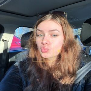 Meet your Posher, Elicia